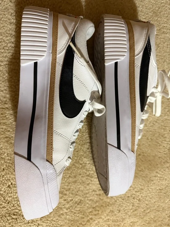 WOMEN'S NIKE COURT LEGACY LIFT PLATFORM SNEAKERS size 9 - Picture 6 of 16